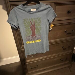 NWT - Women Oaklandish”Roots”T-Shirt - Size M